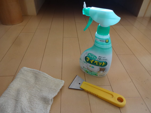 床の拭き掃除にはマイペットがあるときれいに拭きとれる